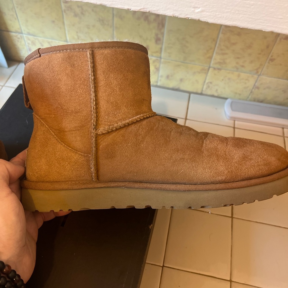 Men’s classic mini Ugg boots size 11
